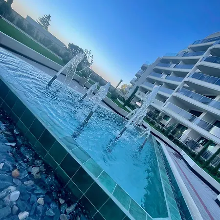 Skyline 11B Apartment - Sea View,Pools & Spa Apartament *